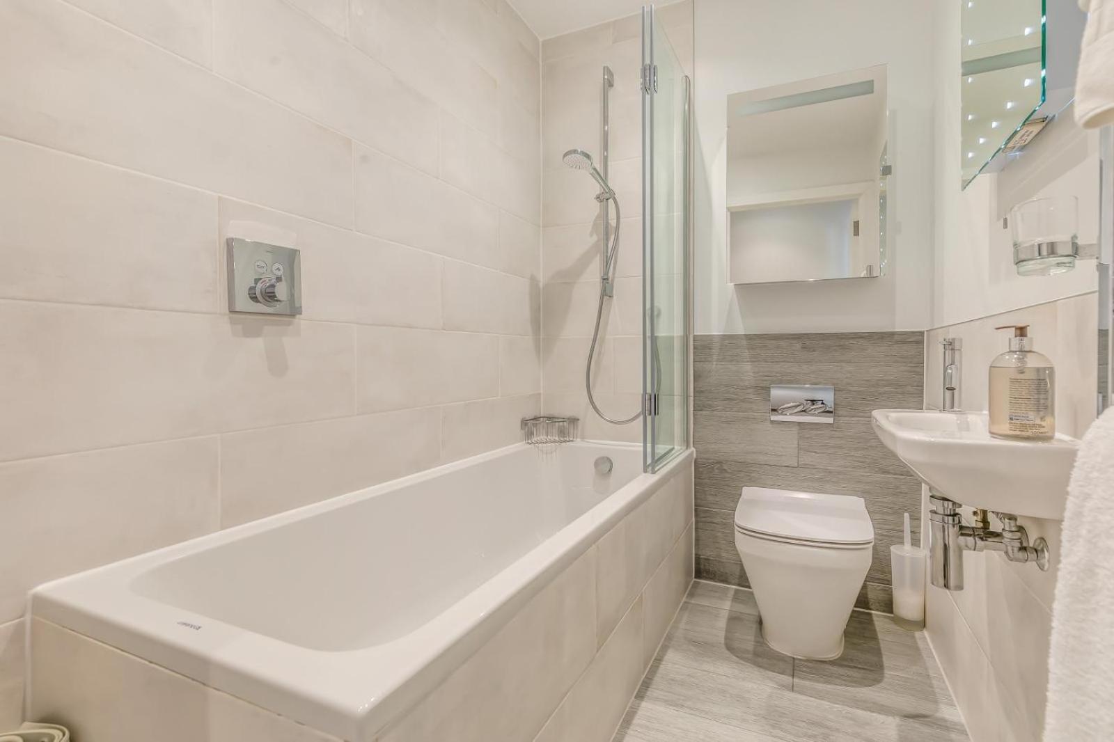 8 Woolacombe West - Luxury Apartment At Byron Woolacombe, Only 4 Minute Walk To Woolacombe Beach! المظهر الخارجي الصورة